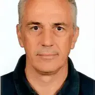 Lehrer für griechische Sprache gibt Unterricht für Schüler und Erwachsene.